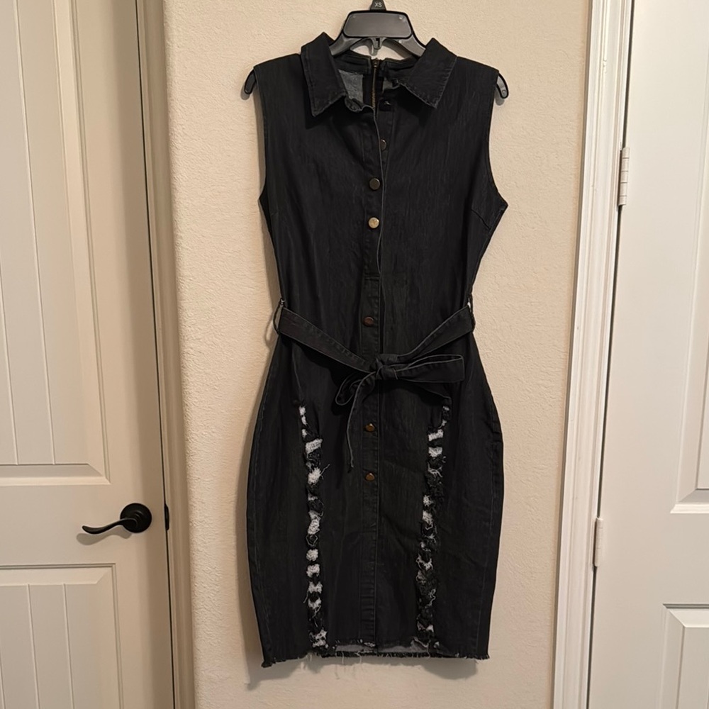 Black Sleeveless Midi Dress with Notched Collar